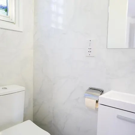 Margarita Gardens, Kato Apartman *
